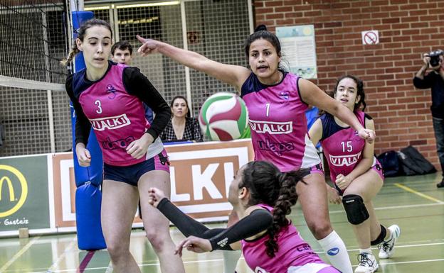 La falta de orden en defensa y los errores en ataque condenan al Vialki Udapa